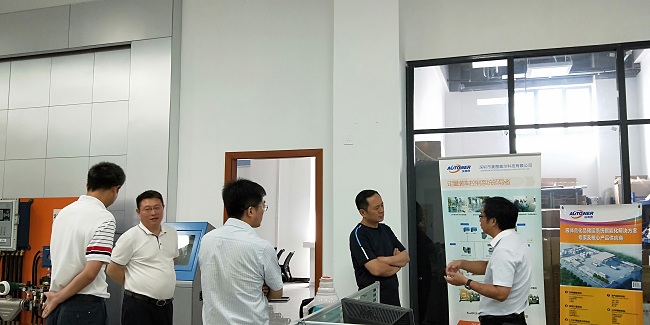 熱烈歡迎山東榮信集團(tuán)領(lǐng)導(dǎo)蒞臨深?yuàn)W圖總部洽談合作